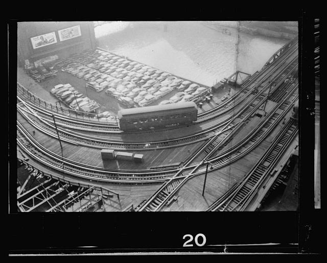 “Overhead view of the “L” elevated railway” – photographed by Stanley Kubrick (1949)